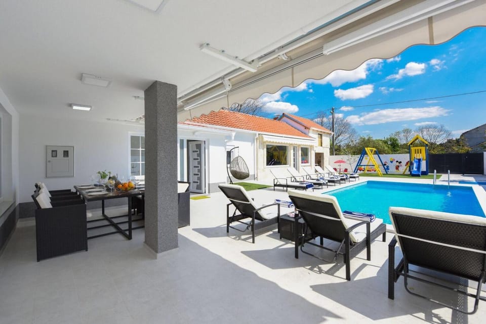 Villa Mare - with HEATED POOL Villa in Zadar