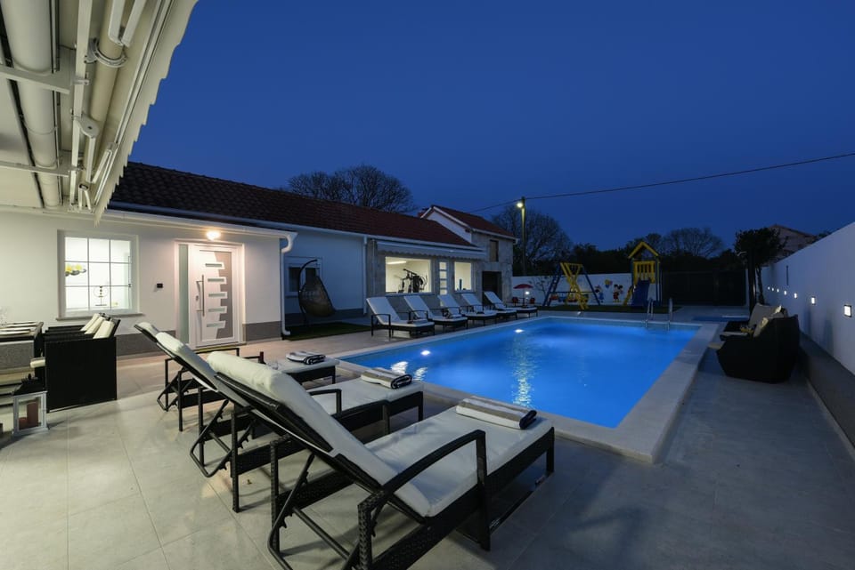 Villa Mare - with HEATED POOL Villa in Zadar