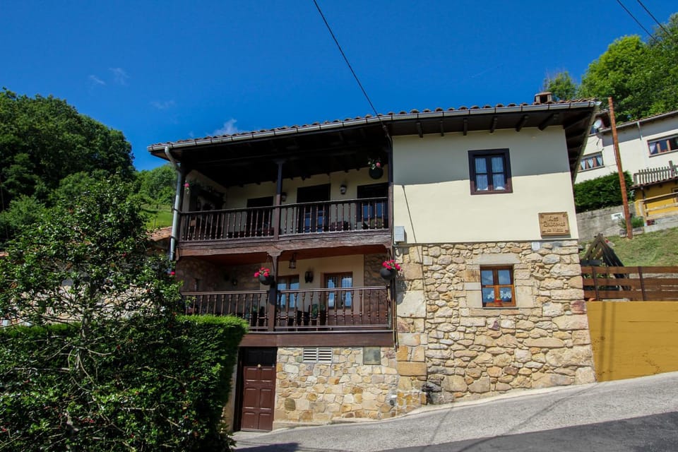 Apartamentos Los Balcones de Nieda 2 Country House in Asturias