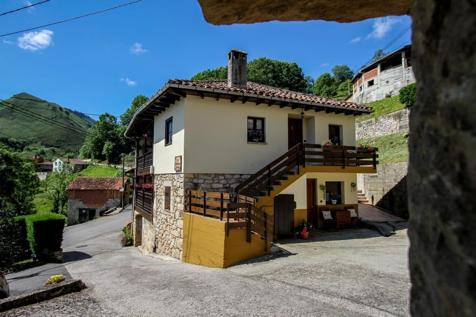 Apartamentos Los Balcones de Nieda 2 Country House in Asturias