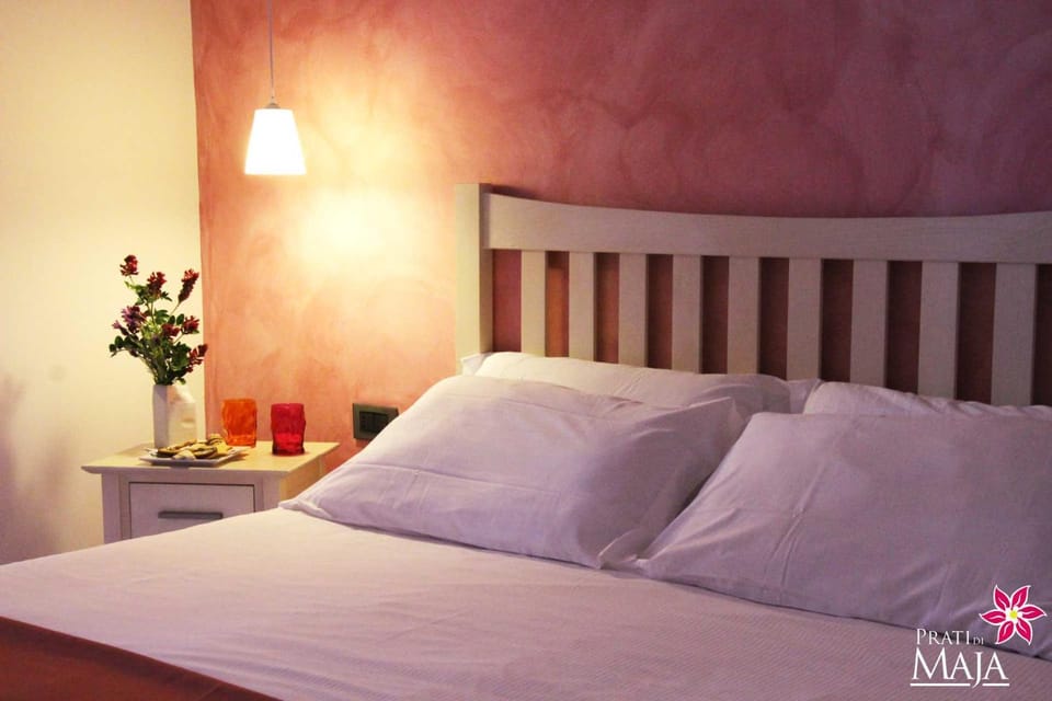 Bed, Photo of the whole room, Bedroom, Garden view, Landmark view, Mountain view, Quiet street view, Inner courtyard view