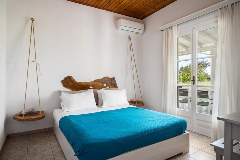 Bed, Bedroom, air conditioner