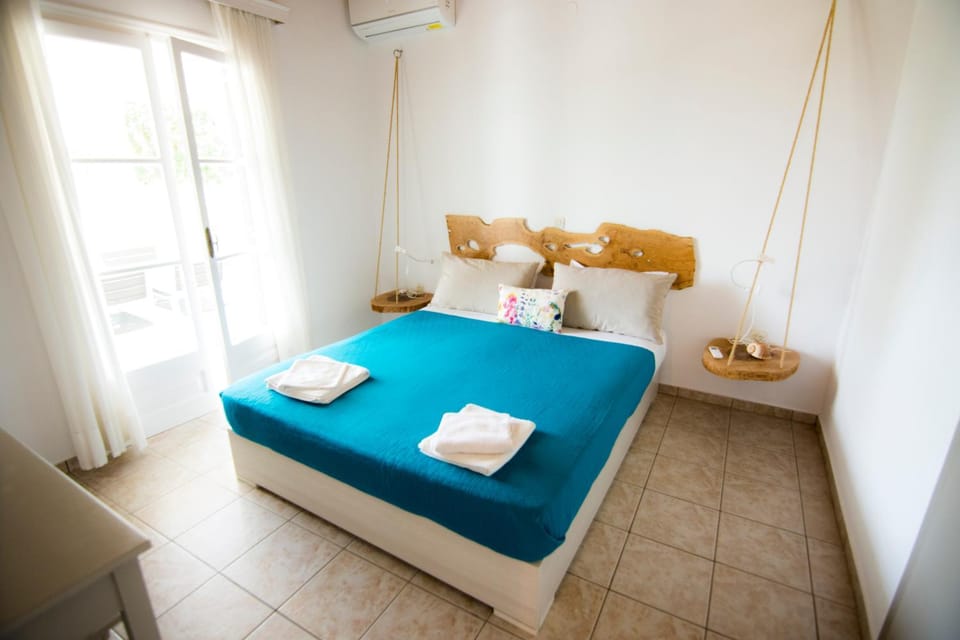 Bed, Bedroom, air conditioner