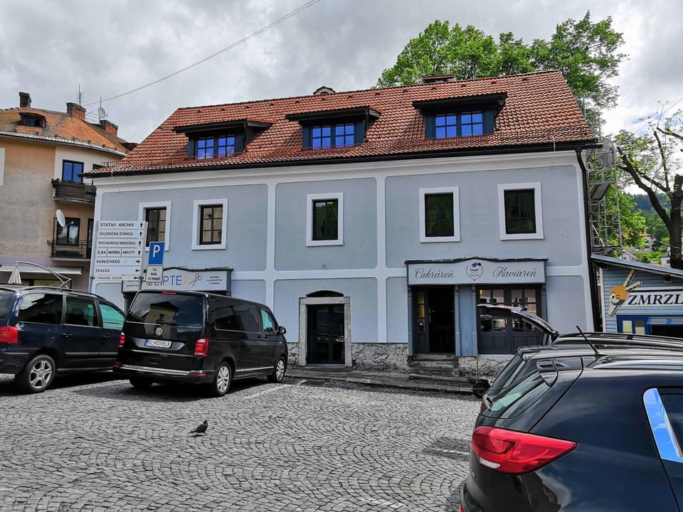 Facade/entrance