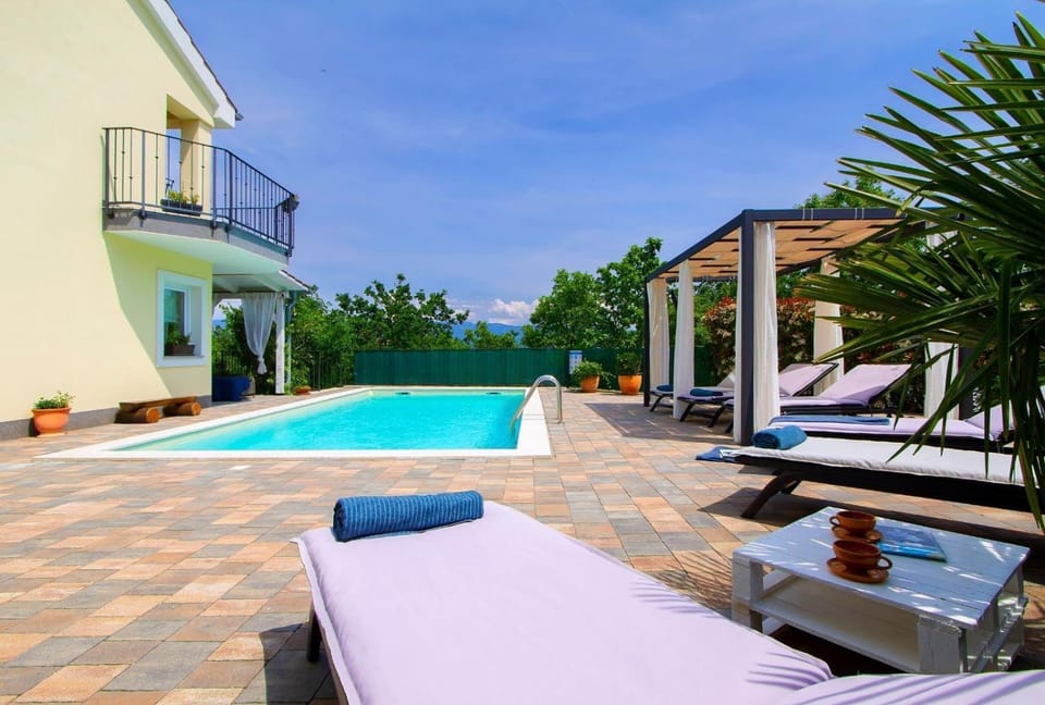 Property building, Swimming pool