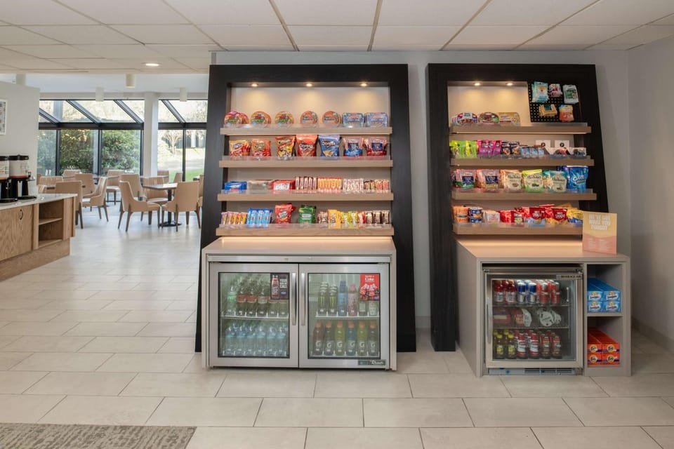 Restaurant/places to eat, Food and drinks