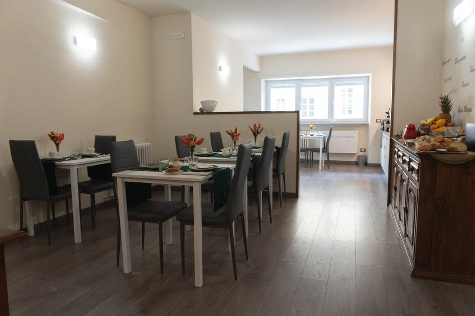 Lounge or bar, Internal: Not applicable to any particular room