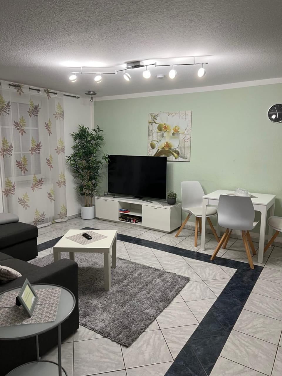 Communal lounge/ TV room, TV and multimedia, Living room, Seating area