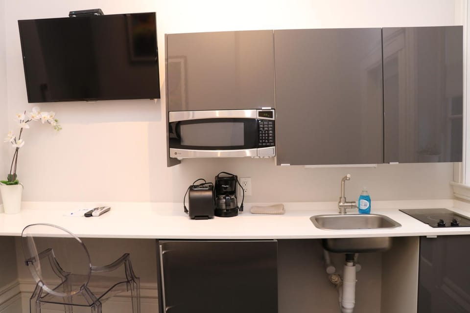 TV and multimedia, Kitchen or kitchenette, Seating area