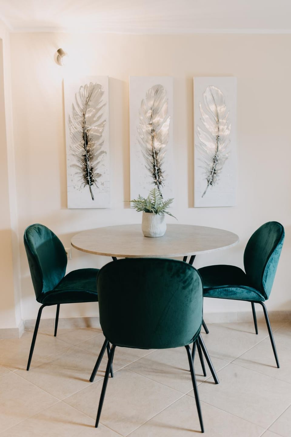 Seating area, Dining area