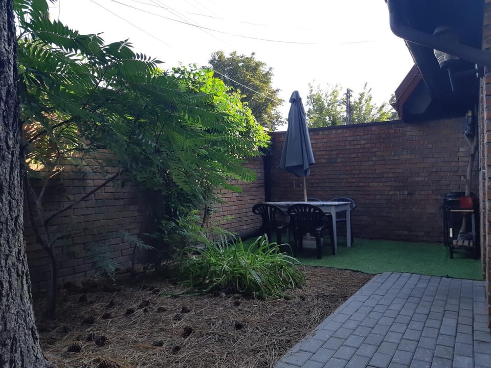 Patio, BBQ facilities, Garden