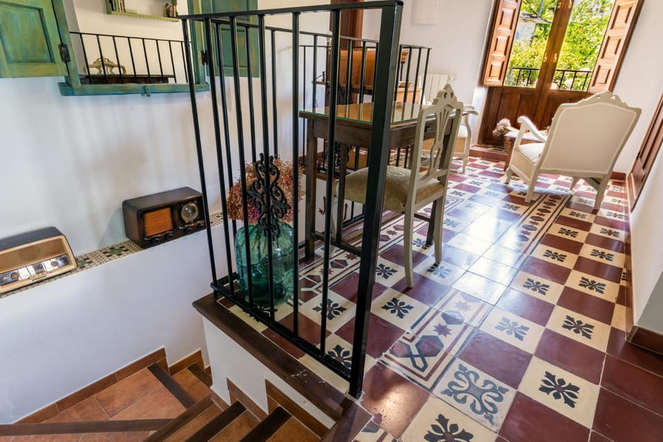 Library, Balcony/Terrace, Garden view, Mountain view