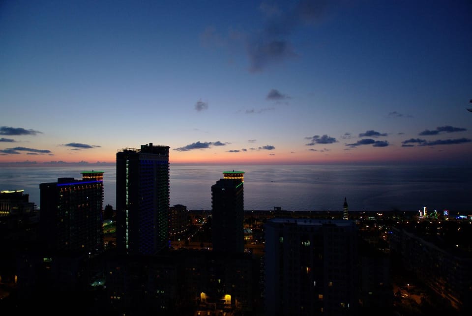 Property building, View (from property/room), Balcony/Terrace, Beach, Autumn, On site, City view, Landmark view, Mountain view, Sea view, Street view, Sunrise, Sunset