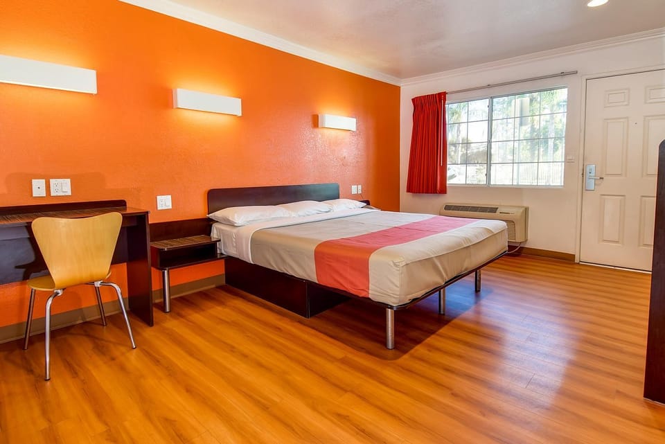 Bed, Day, Photo of the whole room, Bedroom