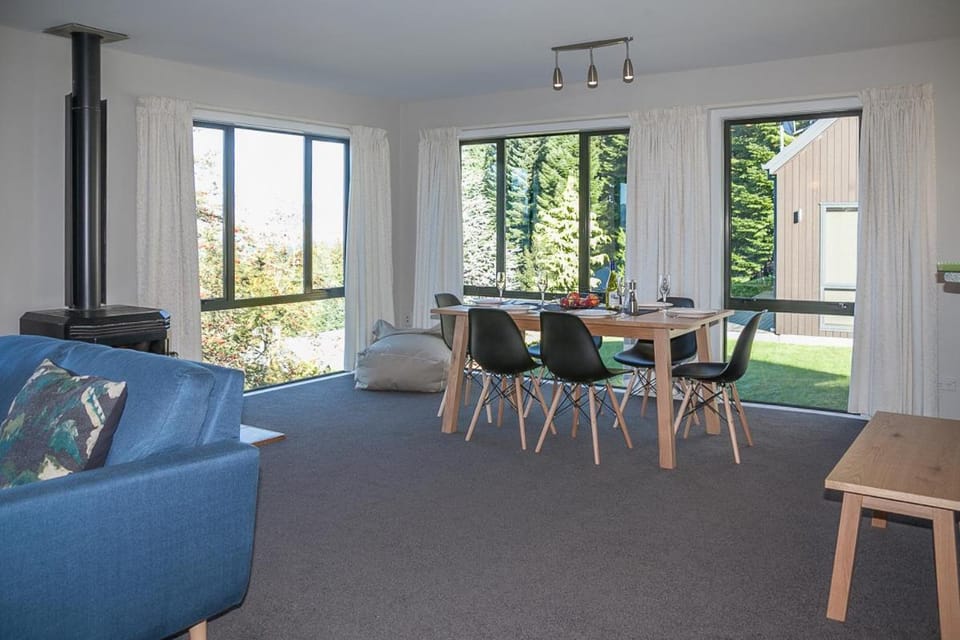 Treetop Lodge - Acheron Holiday Home House in Hanmer Springs