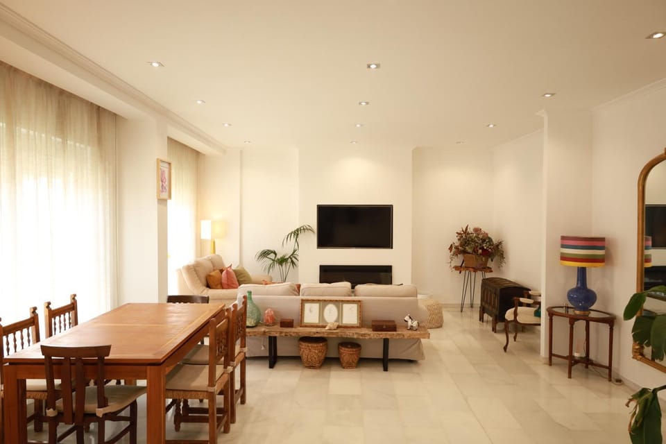 Communal lounge/ TV room, TV and multimedia, Living room, Dining area