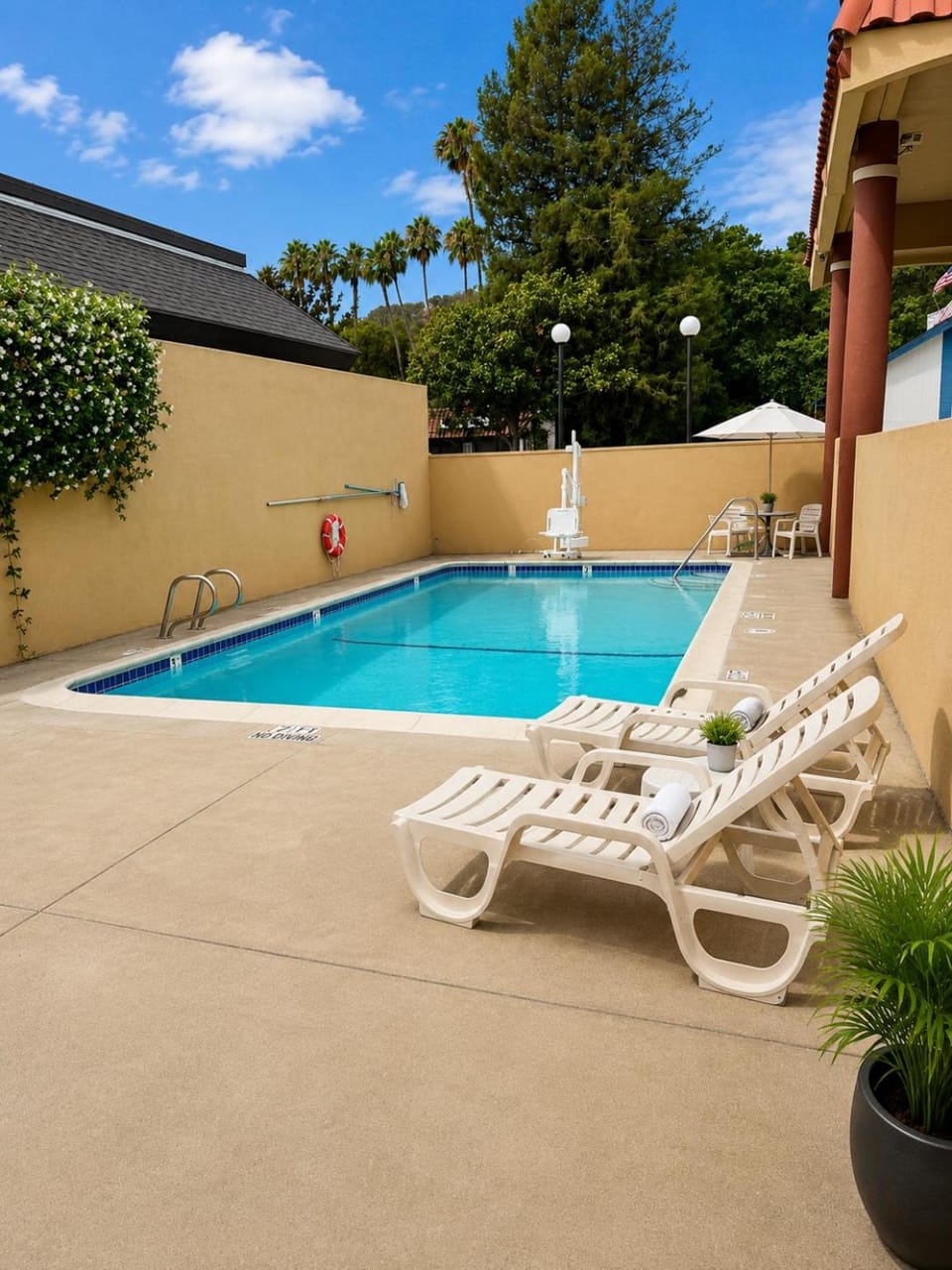 Swimming pool