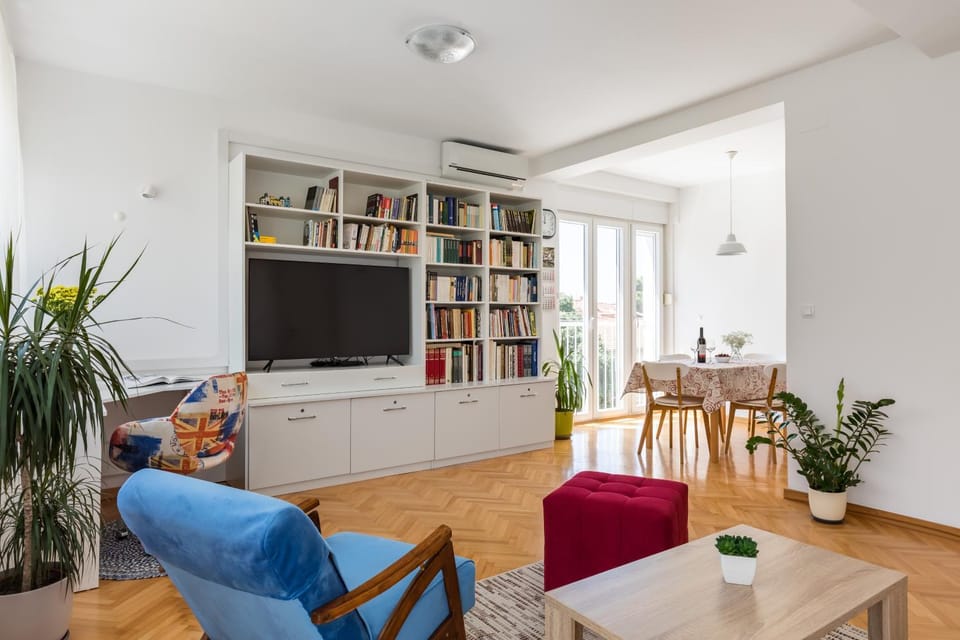 Library, TV and multimedia, Living room, Seating area