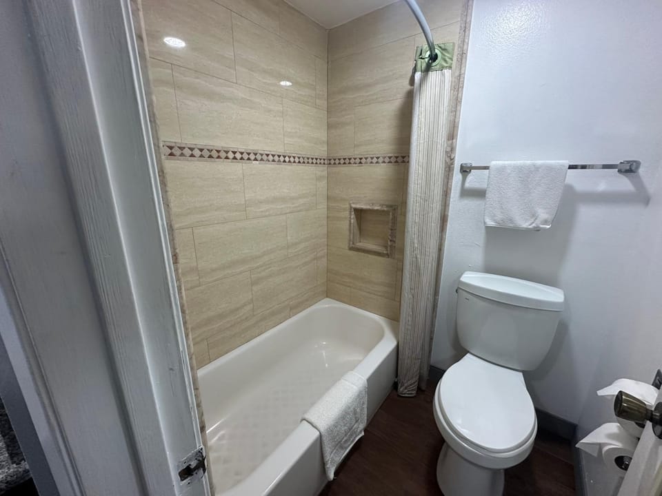 Palm Inn Hotel near Tyler Mall Riverside Hotel in Riverside