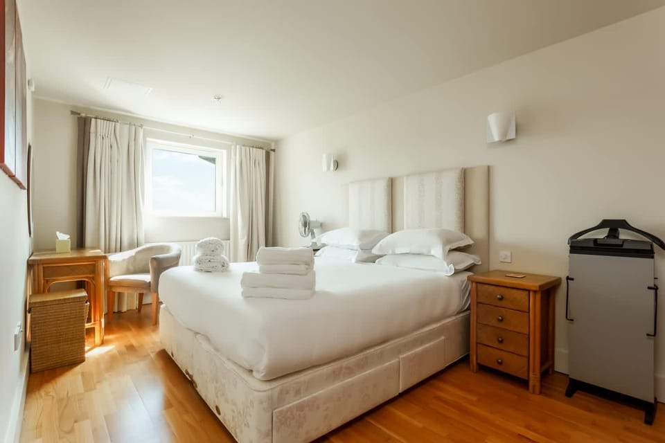 Crow's Nest - On Poole Quay, Parking and Wi-Fi included Apartment in Poole
