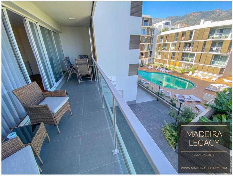 Bird's eye view, Balcony/Terrace, Balcony/Terrace, Decorative detail, Mountain view, Pool view, Sea view, Swimming pool, Swimming pool, Family, Family