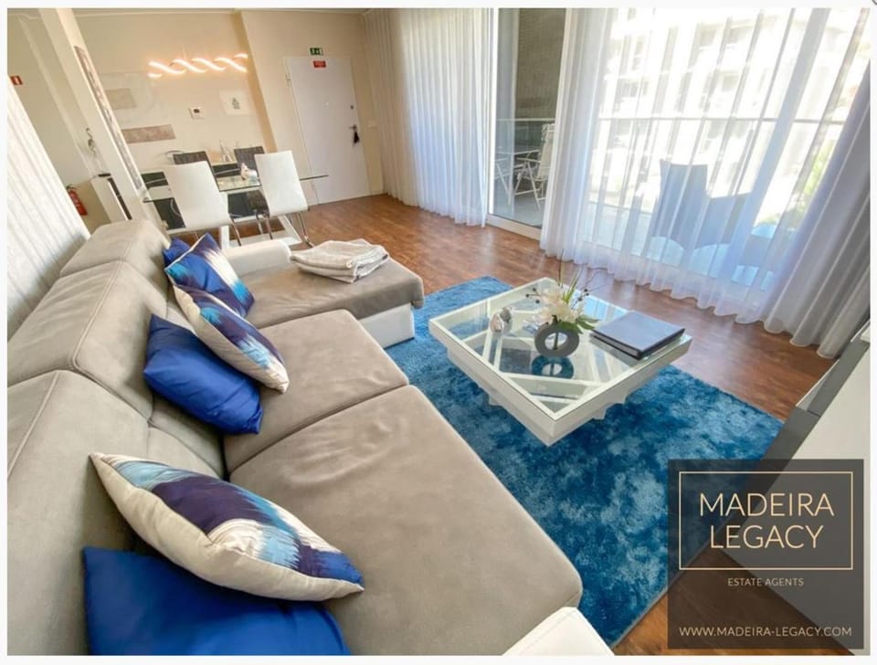 Balcony/Terrace, Living room, Fitness centre/facilities, Photo of the whole room, Decorative detail, Dining area, Mountain view, Mountain view, Pool view, Pool view, Sea view, Sea view, Family, Family