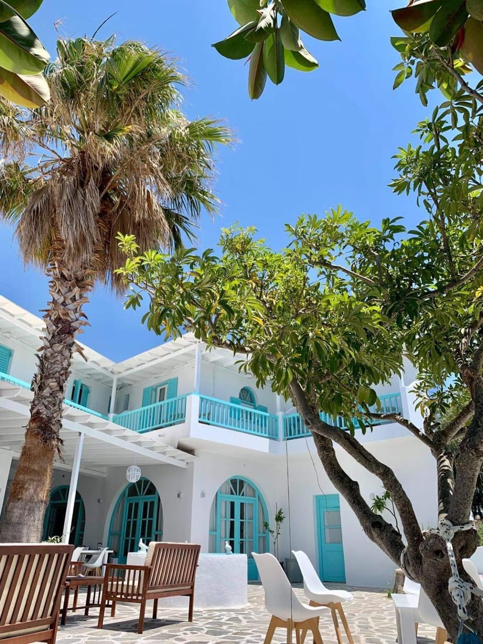 Property building, Patio, Restaurant/places to eat, Balcony/Terrace, Breakfast, Sunset