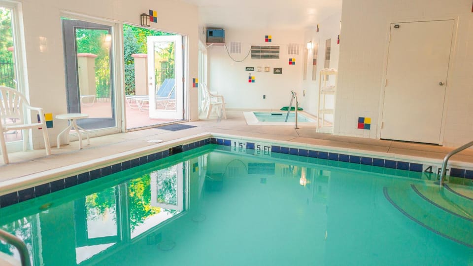 Hot Tub, Pool view, Swimming pool