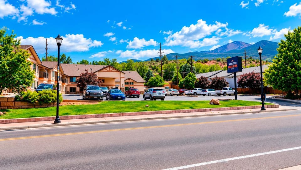 Property building, Nearby landmark, Spring, Day, Neighbourhood, Natural landscape, Mountain view, Street view, Location, Parking