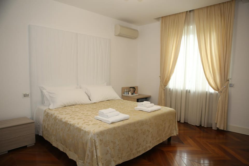 Champagne Rooms Bed and Breakfast in Sirmione