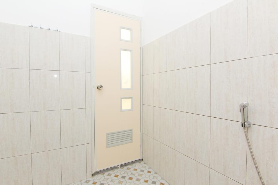 Shower, Toilet