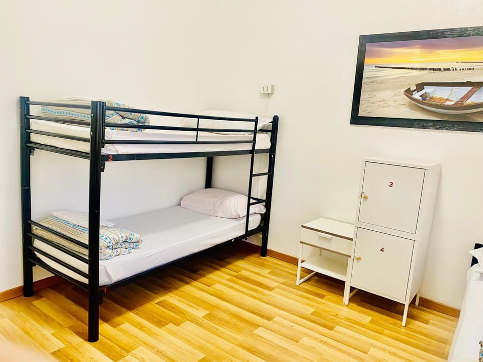 bunk bed, microwave