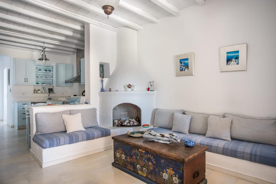 Property building, Communal lounge/ TV room, Kitchen or kitchenette, Living room, Seating area, Dining area, fireplace