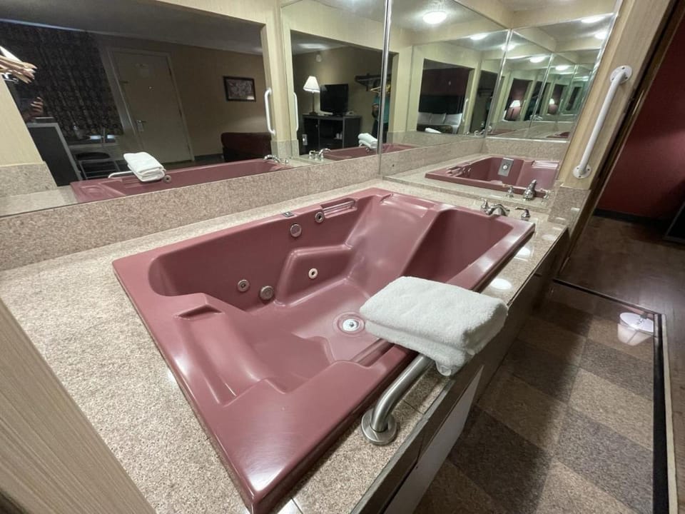 Economy Inn Hotel in Hartford