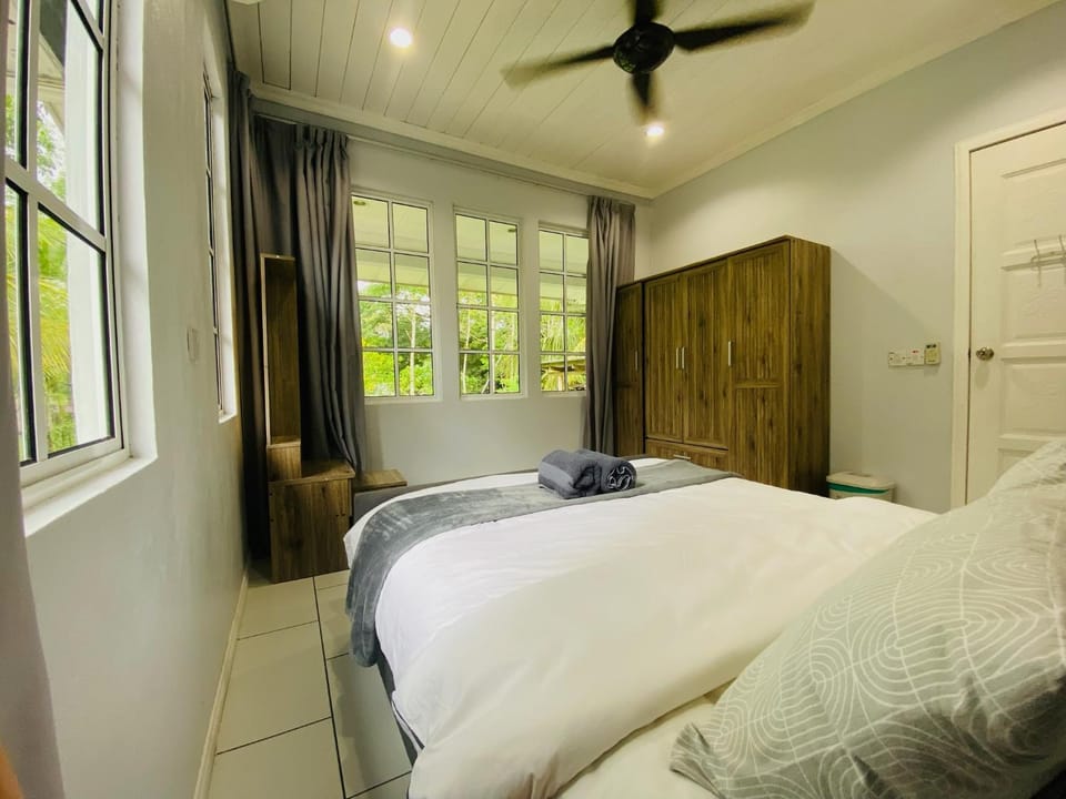 Bed, Photo of the whole room, Bedroom, towels, wardrobe