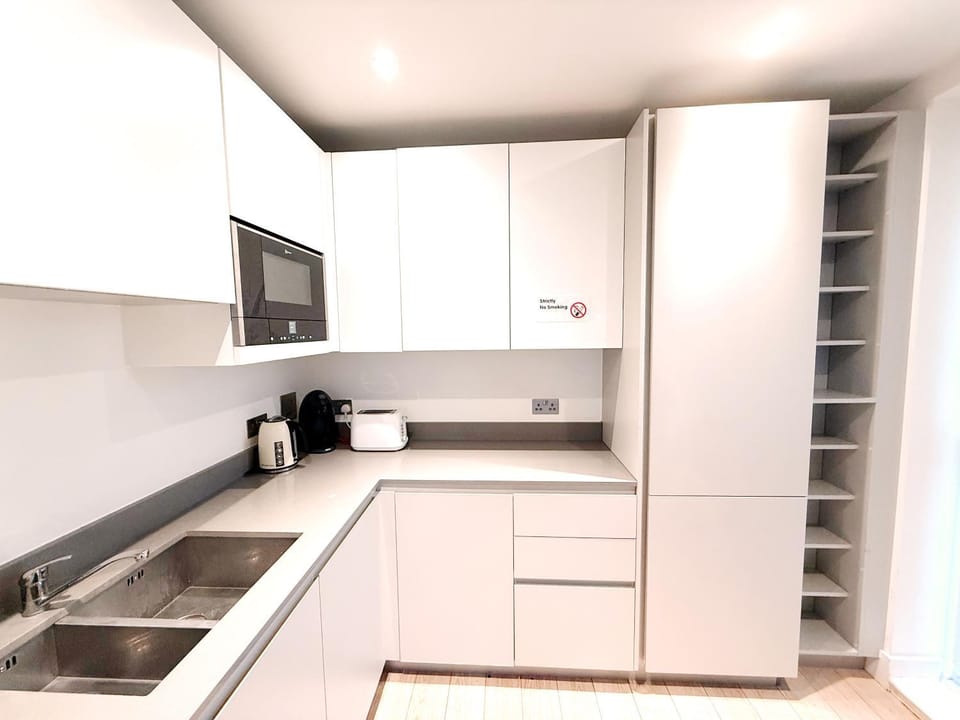 Coffee/tea facilities, Kitchen or kitchenette, dishwasher, microwave, oven, stove, toaster, washing machine, kitchen