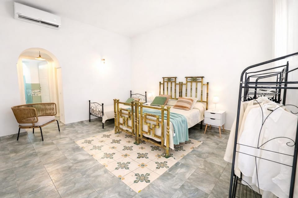 Bed, Photo of the whole room, air conditioner