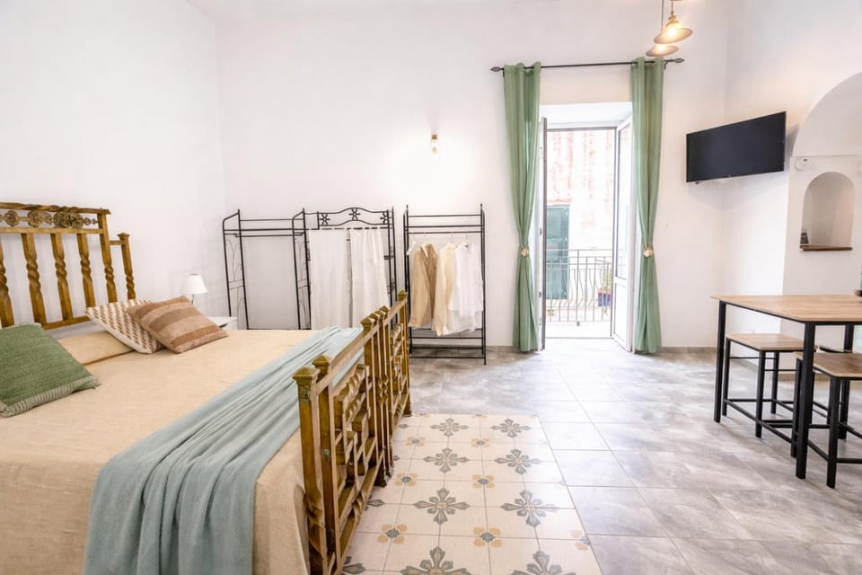 TV and multimedia, Photo of the whole room