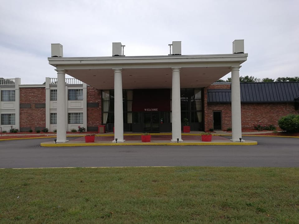 Mystic River Hotel & Suites Hotel in Groton