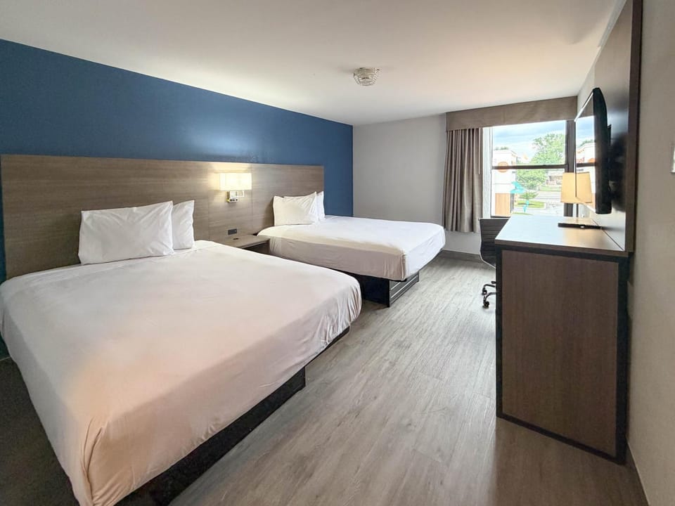 Photo of the whole room, Bedroom
