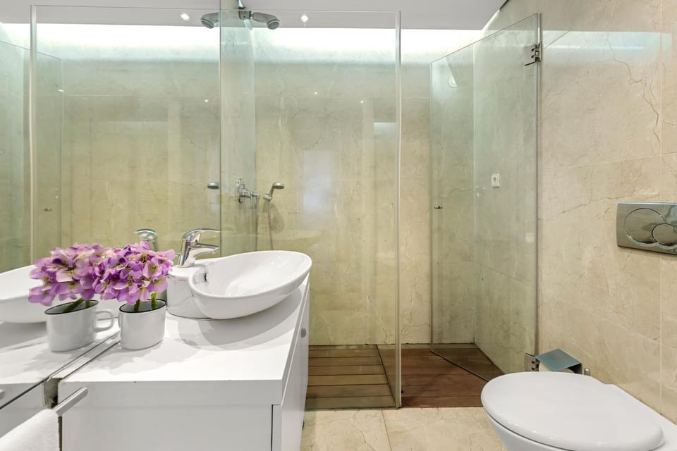 Shower, Toilet, Bathroom, towels