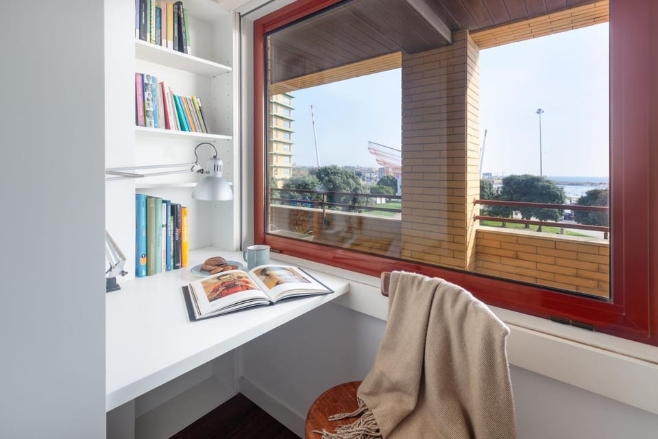 View (from property/room), Balcony/Terrace, Seating area, Bedroom