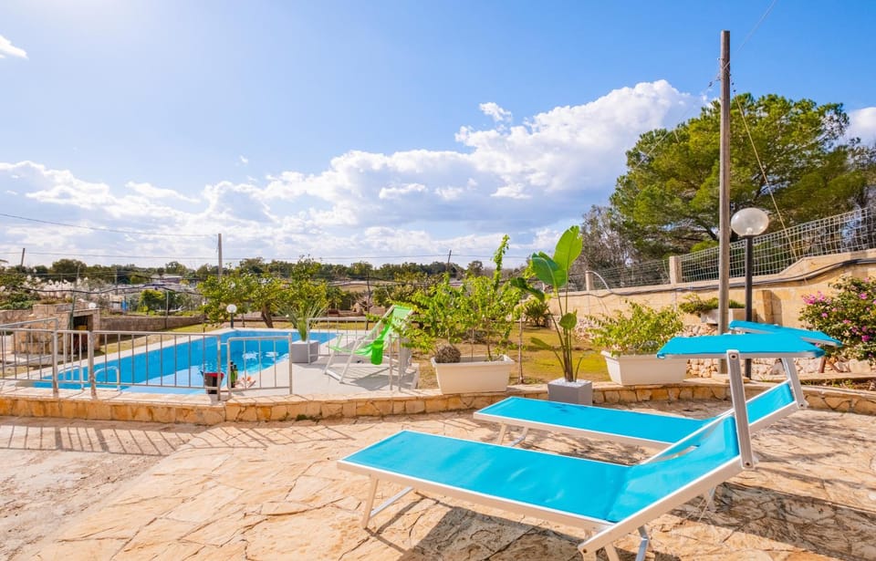 Day, Natural landscape, Pool view, Swimming pool, sunbed