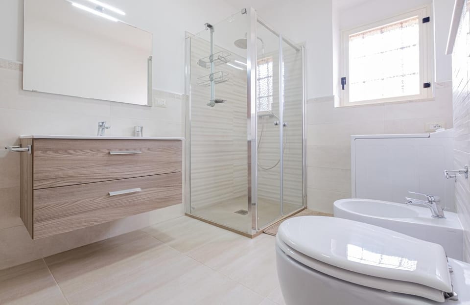 Shower, Toilet, Bathroom, towels