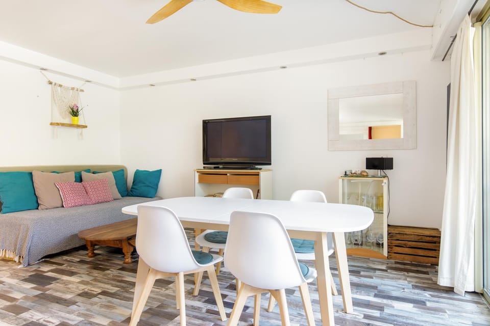 TV and multimedia, Living room, Dining area