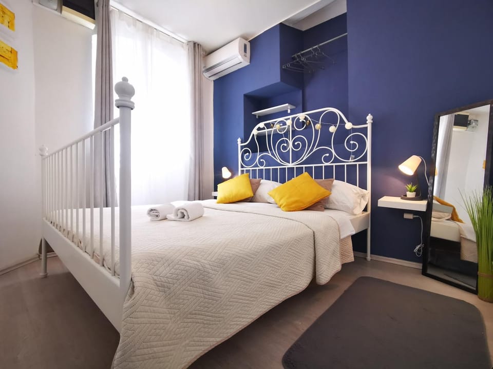 Bed, Photo of the whole room, Bedroom, air conditioner