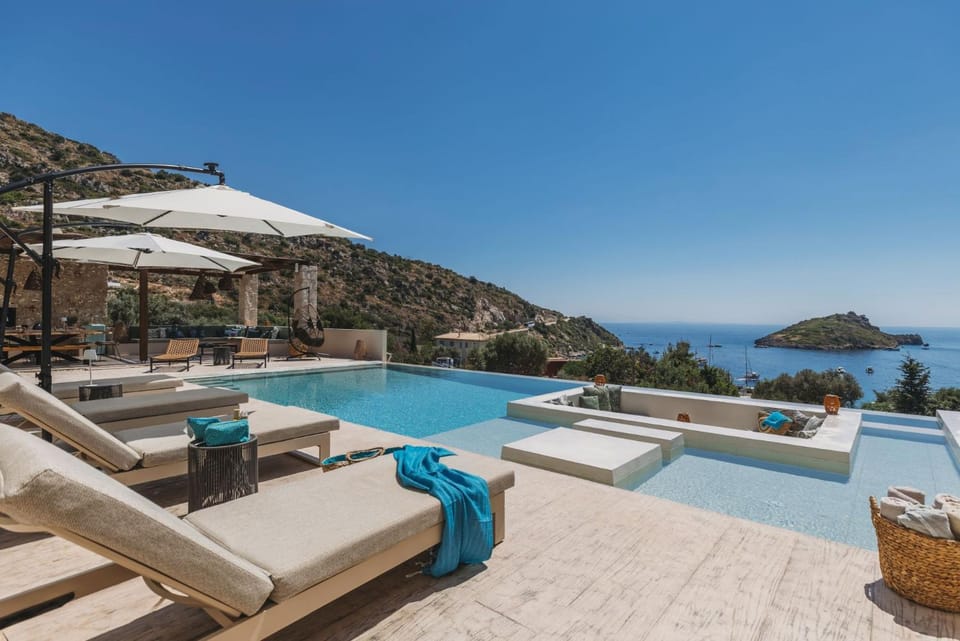 Pool view, Sea view, Swimming pool, sunbed