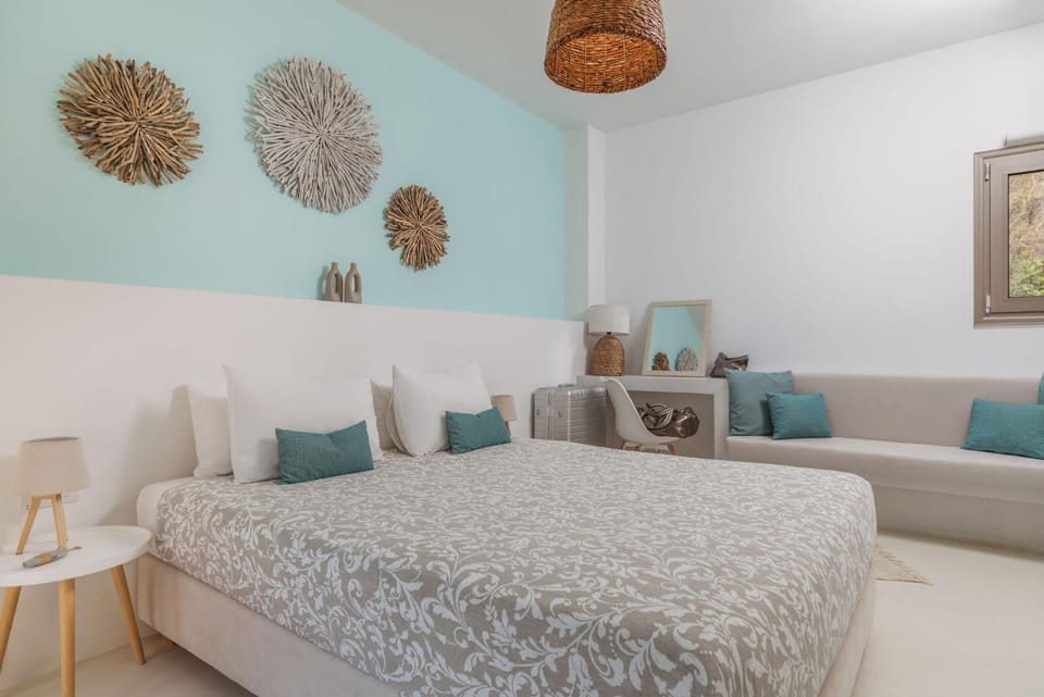 Photo of the whole room, Seating area, Bedroom