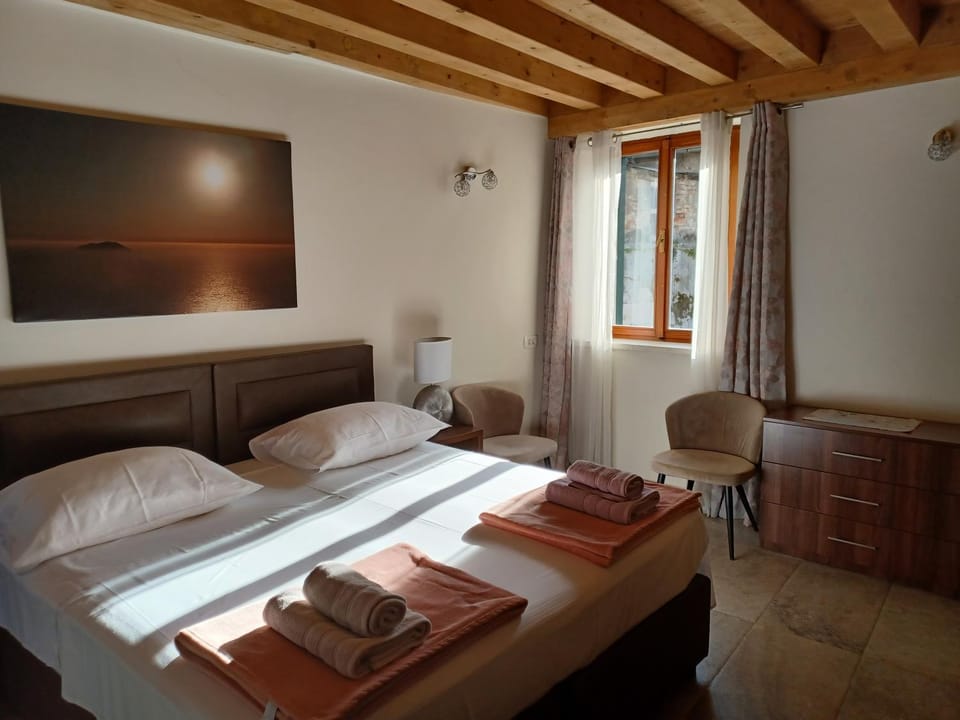 Bed, Seating area, Bedroom, towels