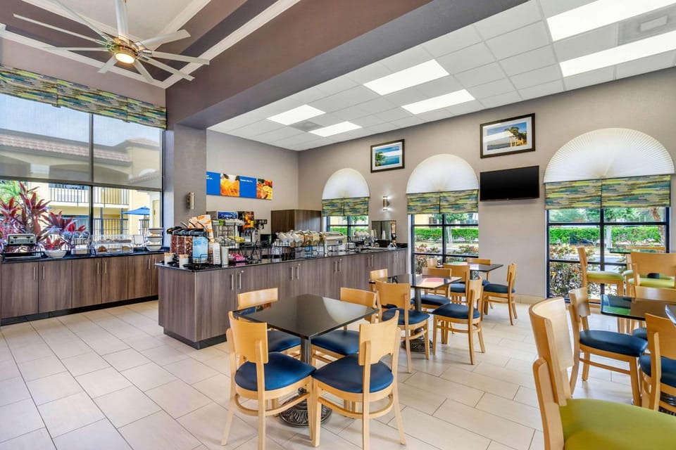 Restaurant/places to eat, Dining area, On site, Breakfast